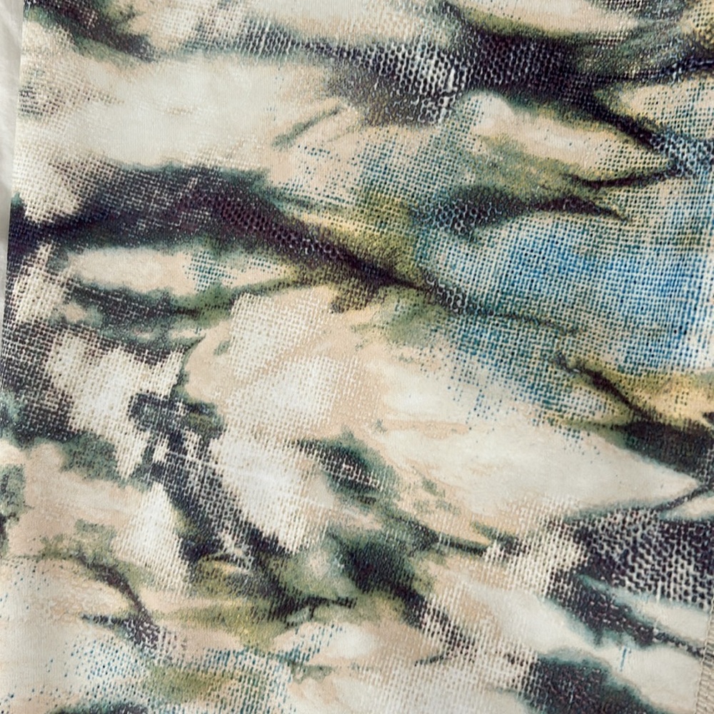 APANA cropped legging with Unique Color Pattern - Picture 3 of 5